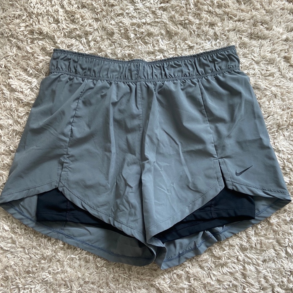 gently used nike shorts